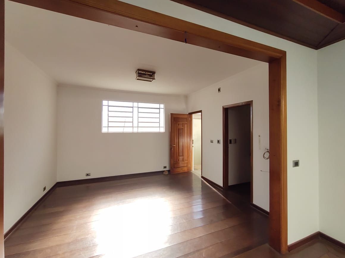 Casa Comercial para alugar com 3 quartos, 219m² - Foto 7