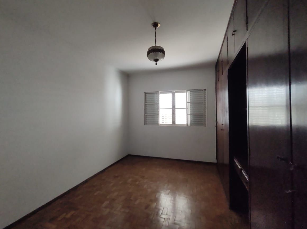 Casa Comercial para alugar com 3 quartos, 219m² - Foto 9