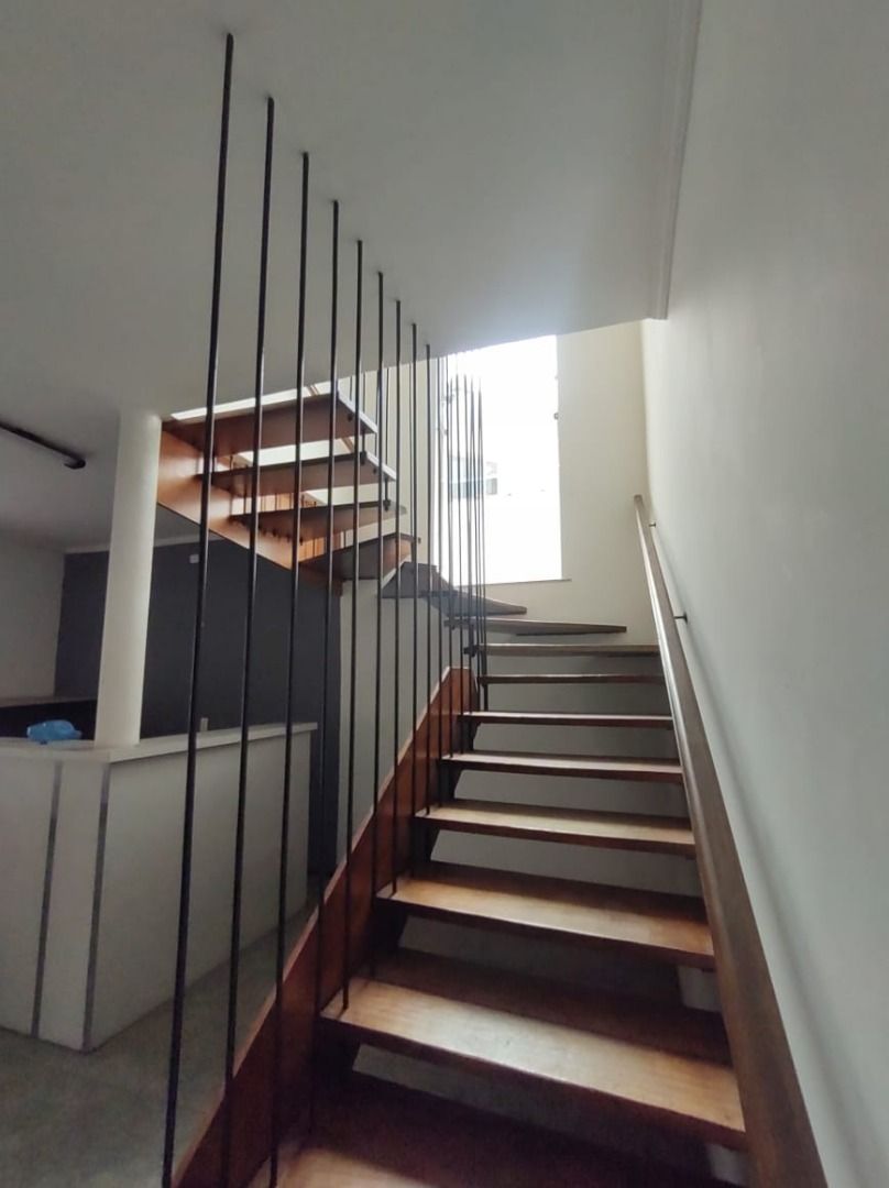 Casa Comercial à venda com 8 quartos, 267m² - Foto 11