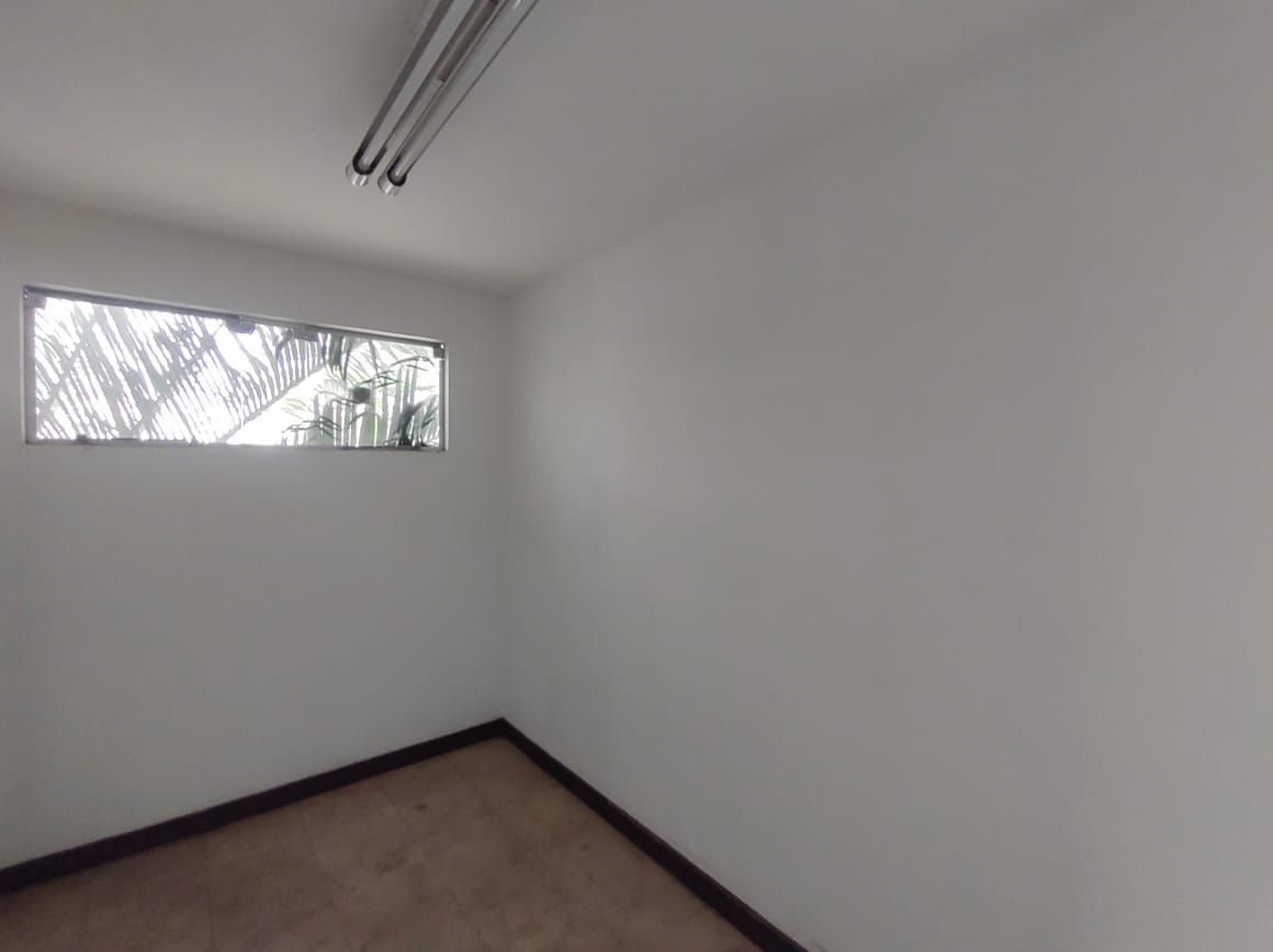 Casa Comercial à venda com 8 quartos, 267m² - Foto 15