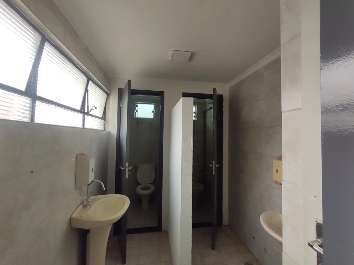 Casa Comercial à venda com 8 quartos, 267m² - Foto 16