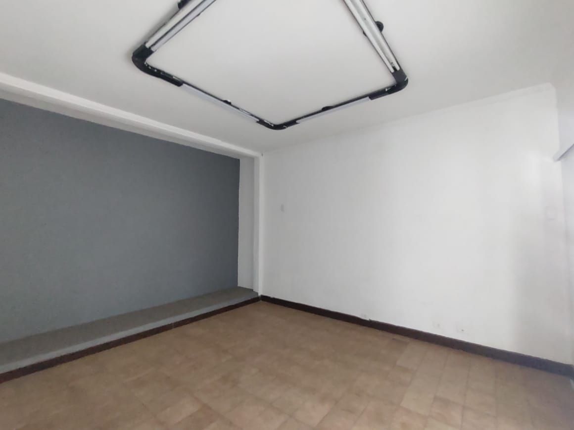 Casa Comercial à venda com 8 quartos, 267m² - Foto 17