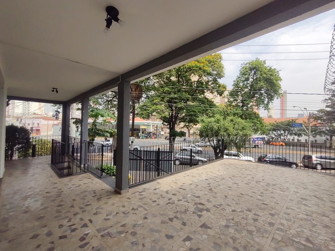 Casa Comercial à venda com 8 quartos, 267m² - Foto 2