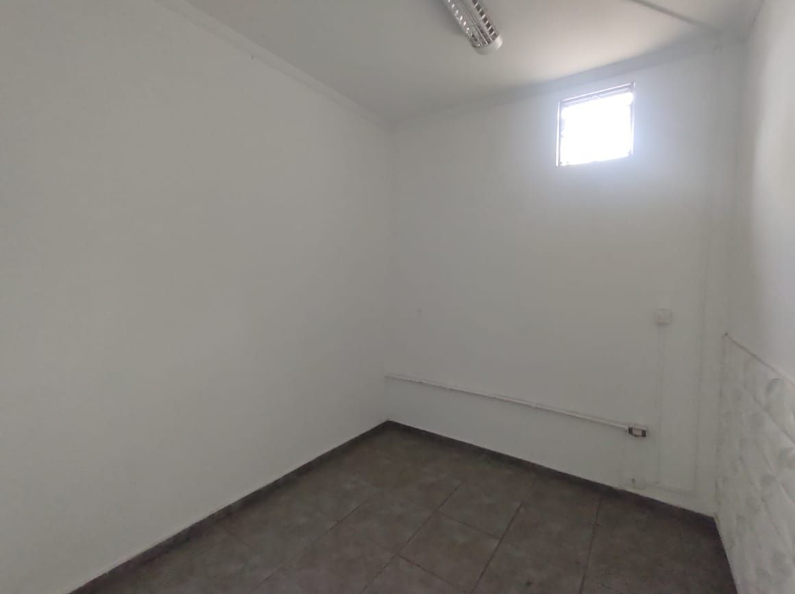 Casa Comercial à venda com 8 quartos, 267m² - Foto 6