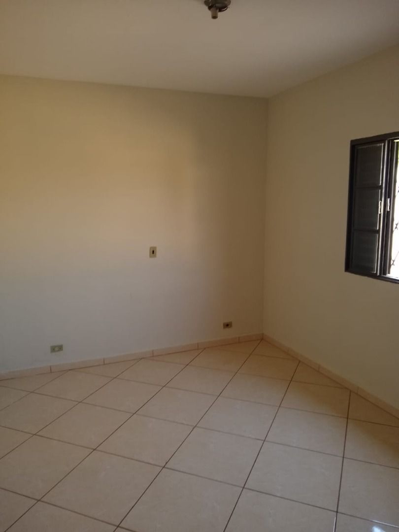 Casa para alugar com 2 quartos, 82m² - Foto 15