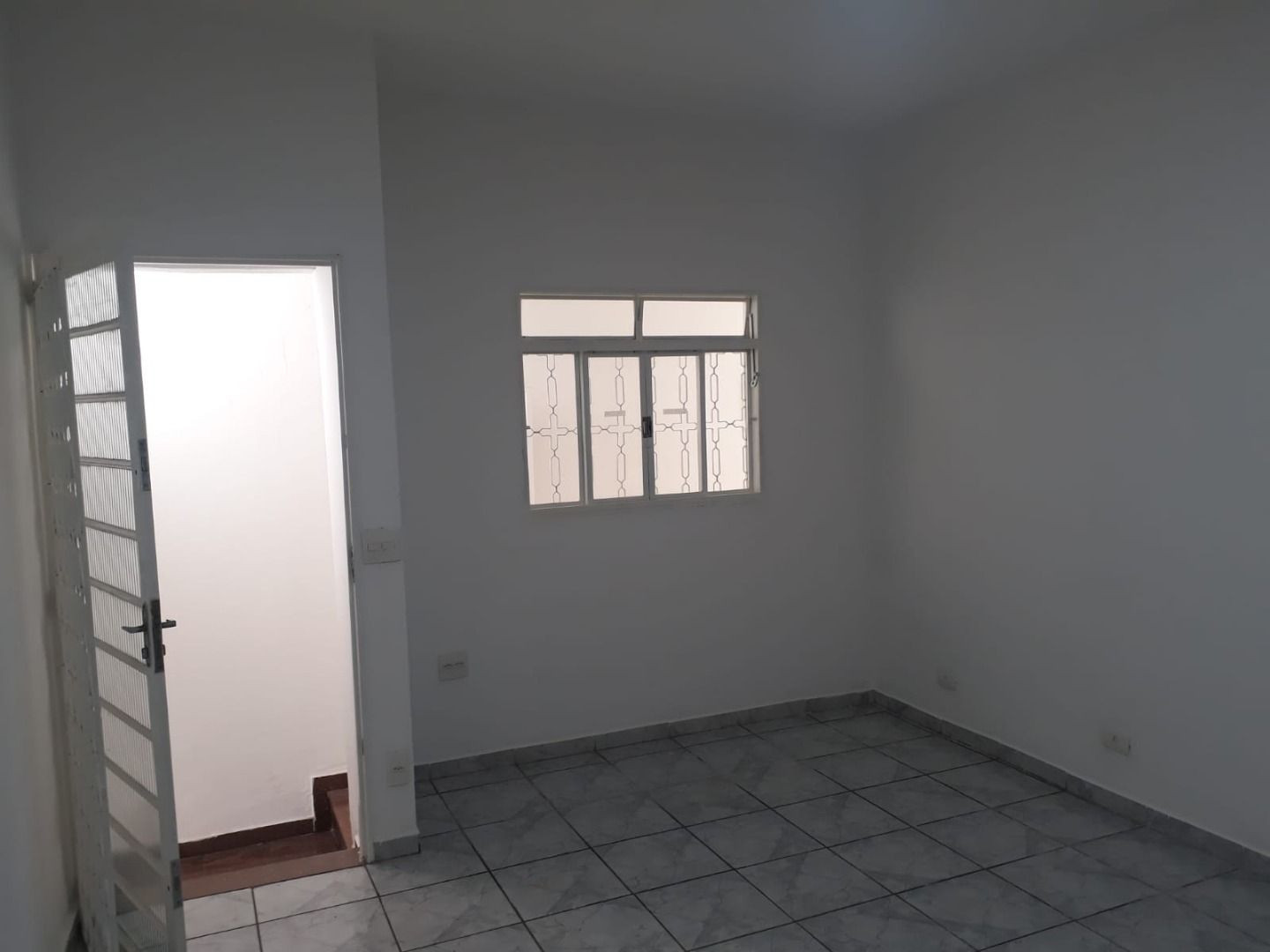 Casa à venda com 2 quartos, 100m² - Foto 4