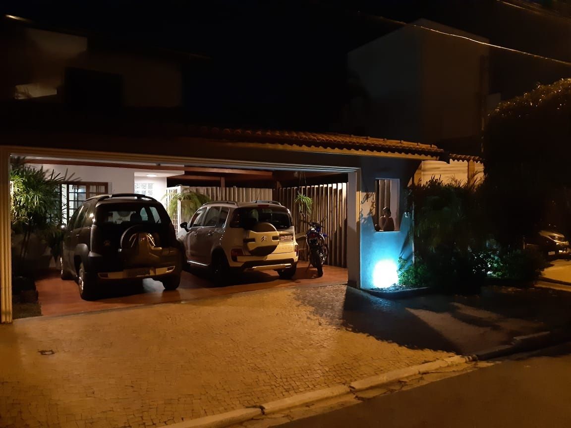 Casa de Condomínio à venda com 3 quartos, 250m² - Foto 1