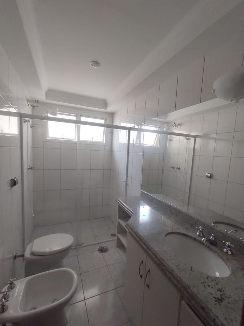 Apartamento para alugar com 3 quartos, 200m² - Foto 10