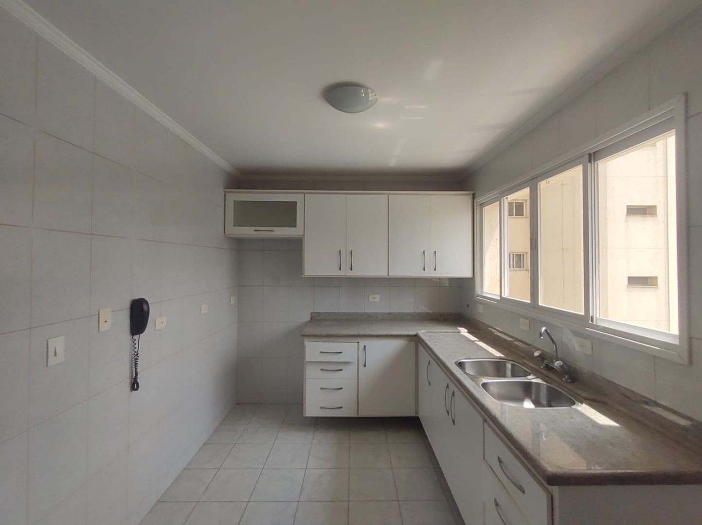 Apartamento para alugar com 3 quartos, 200m² - Foto 14