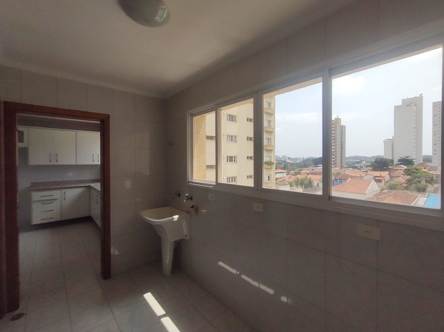 Apartamento para alugar com 3 quartos, 200m² - Foto 15