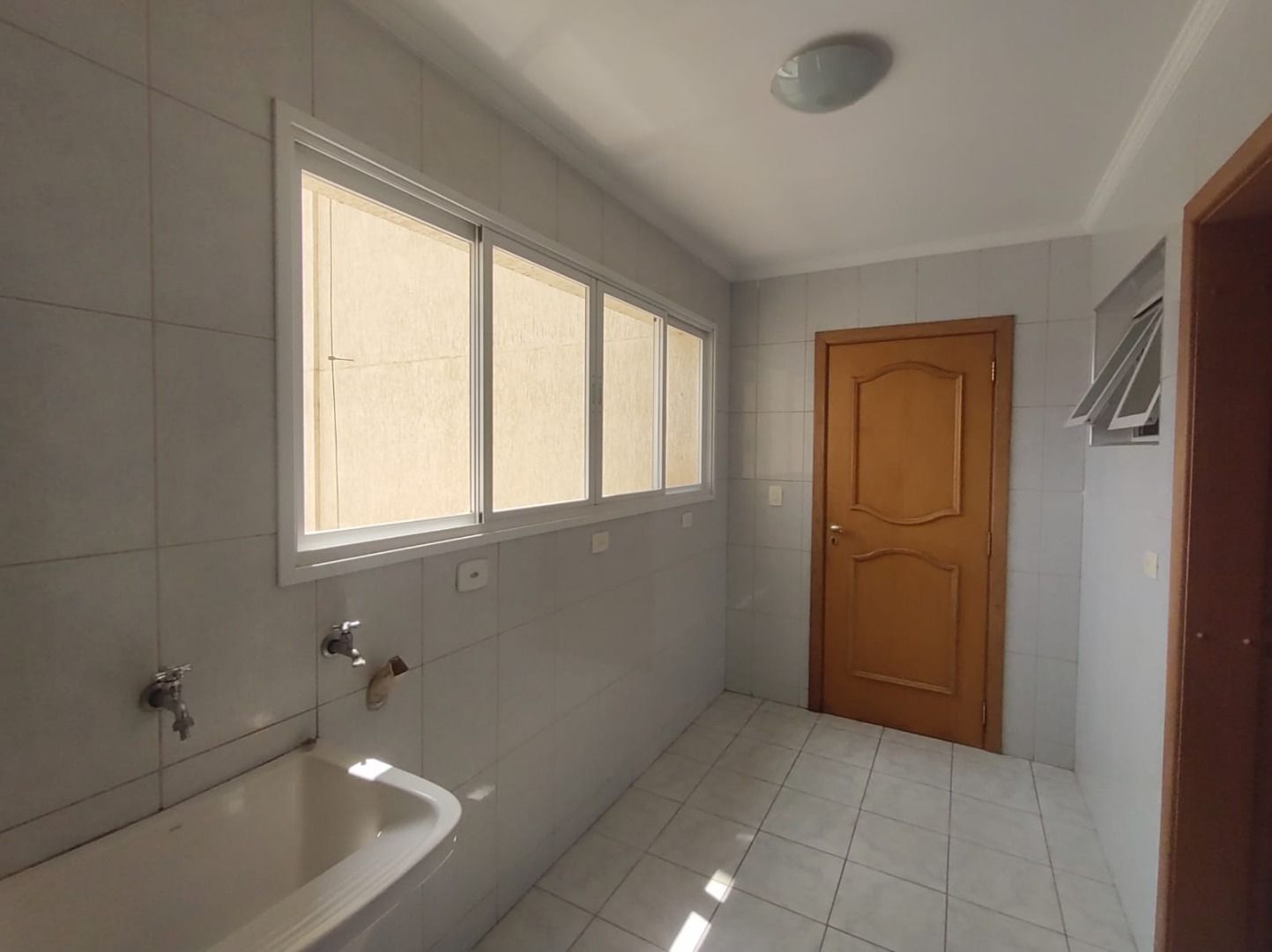 Apartamento para alugar com 3 quartos, 200m² - Foto 16