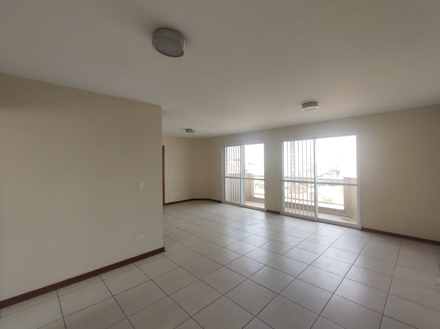 Apartamento para alugar com 3 quartos, 200m² - Foto 3