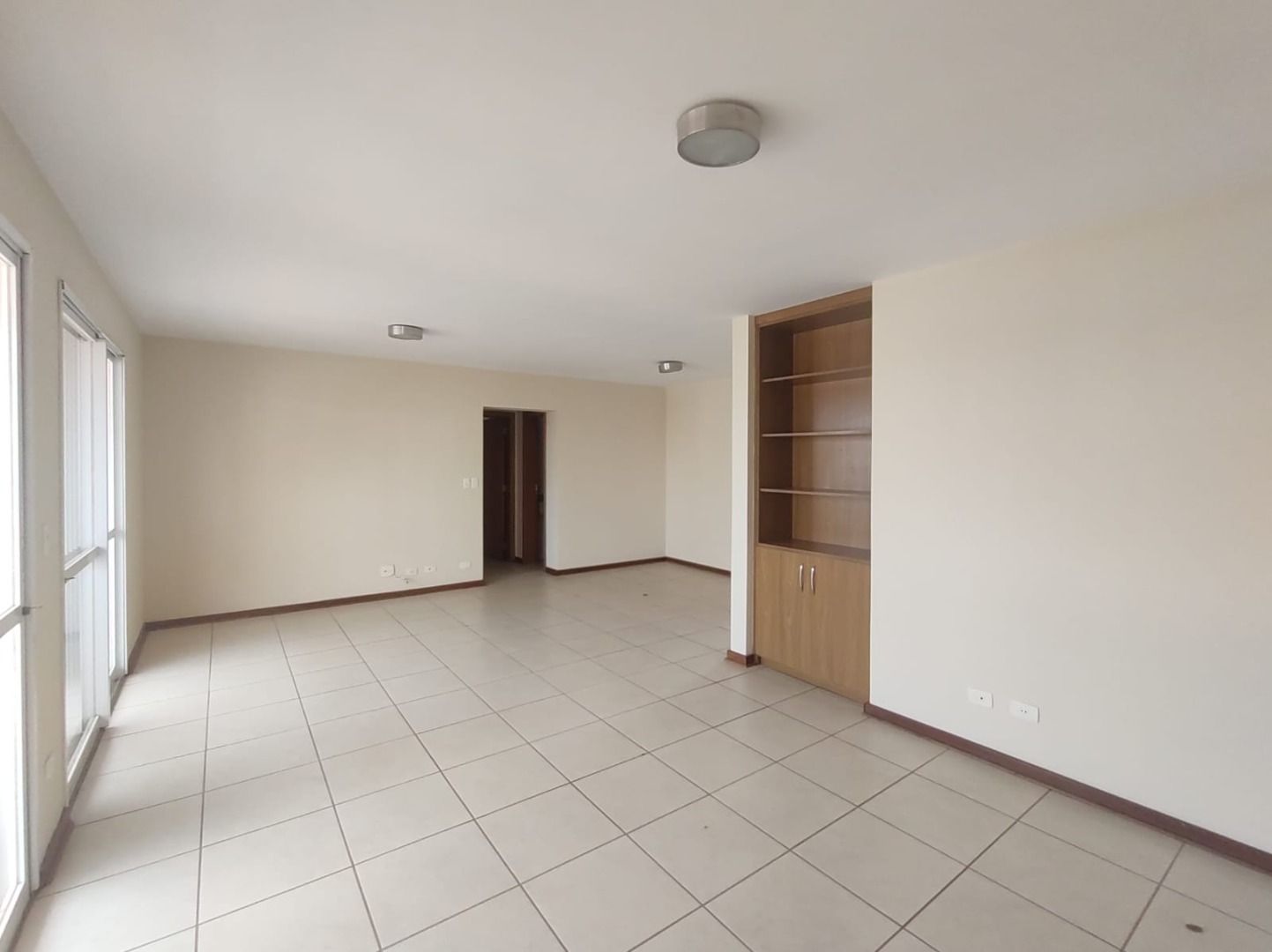 Apartamento para alugar com 3 quartos, 200m² - Foto 4