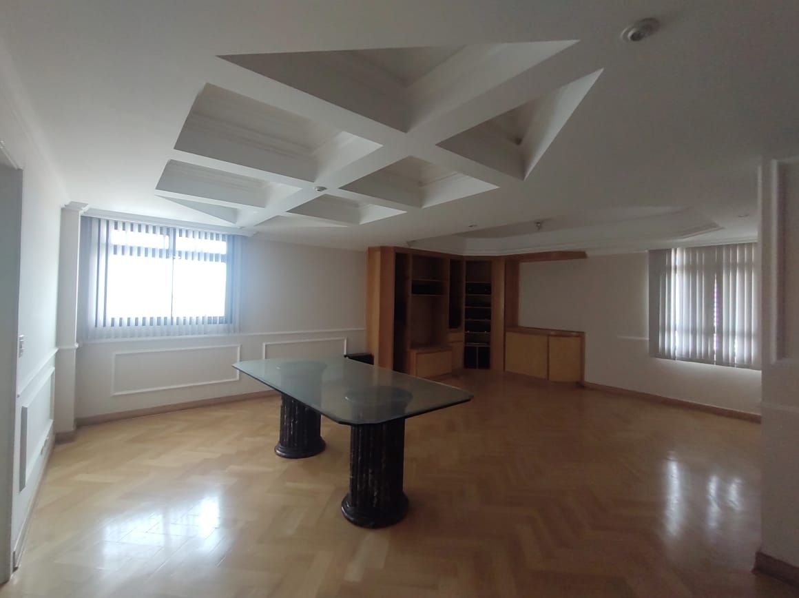 Apartamento à venda com 3 quartos, 220m² - Foto 4