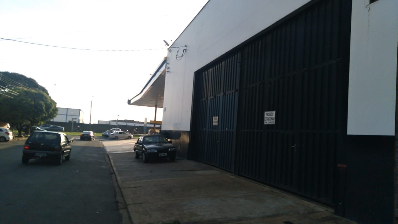 Box-Garagem para alugar, 280m² - Foto 2