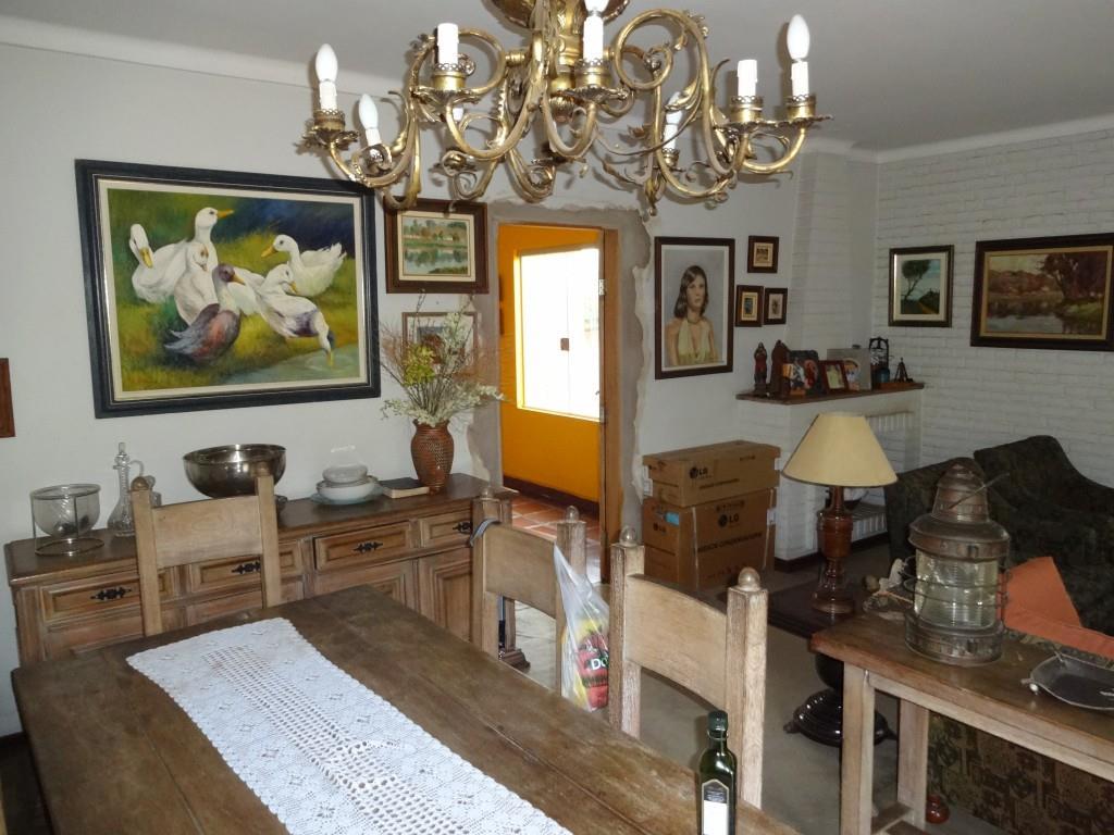 Casa à venda com 3 quartos, 208m² - Foto 1