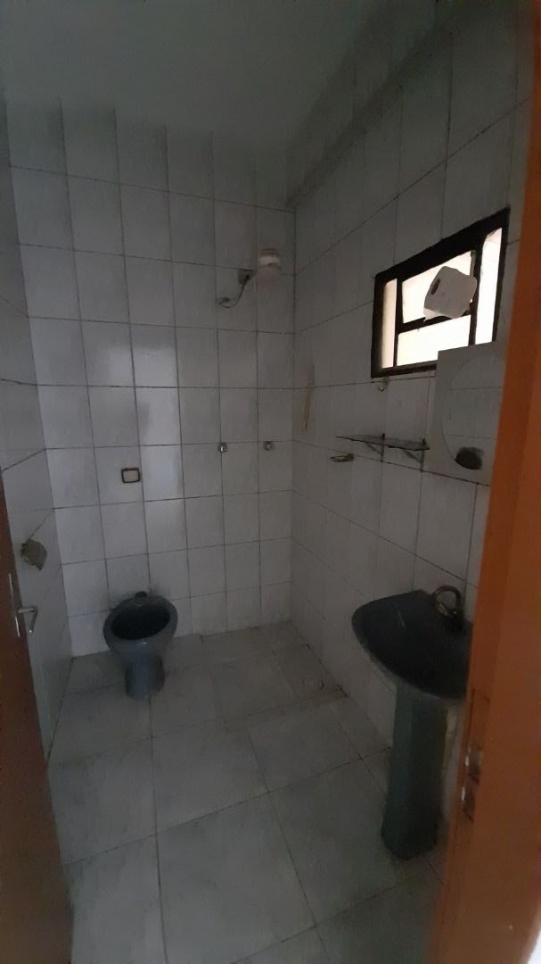 Casa à venda com 3 quartos, 225m² - Foto 3