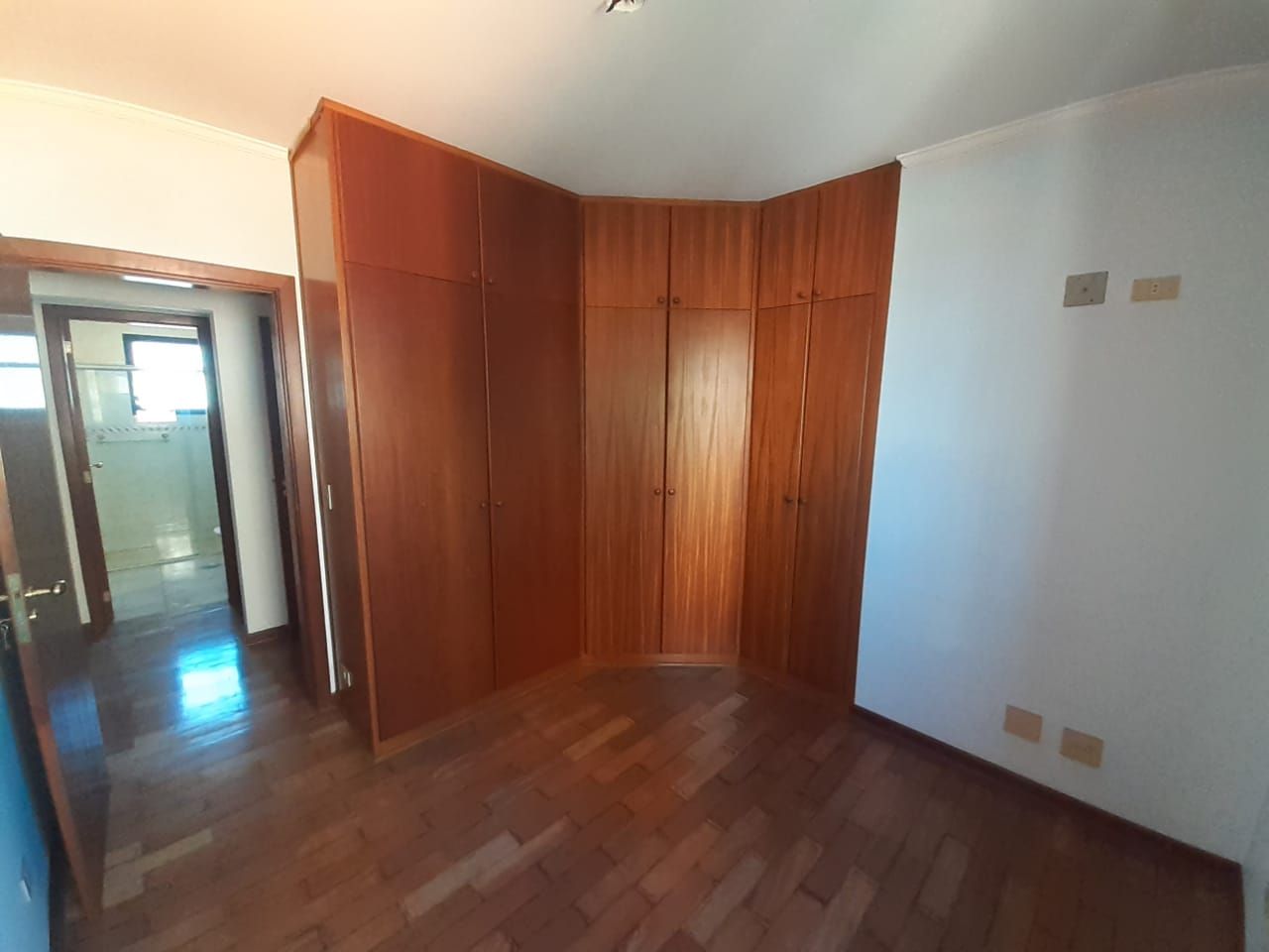 Apartamento à venda com 3 quartos, 115m² - Foto 2