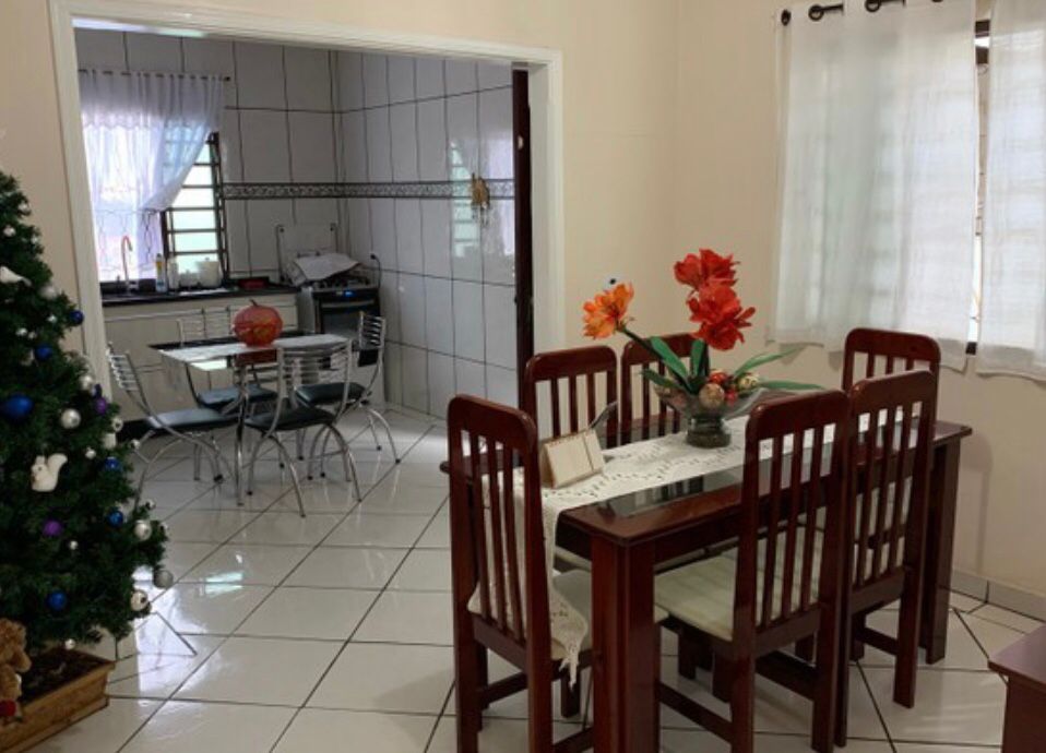 Casa à venda com 3 quartos, 200m² - Foto 2