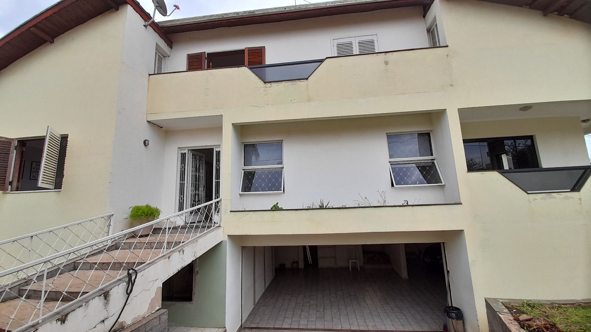 Casa à venda com 4 quartos, 326m² - Foto 1