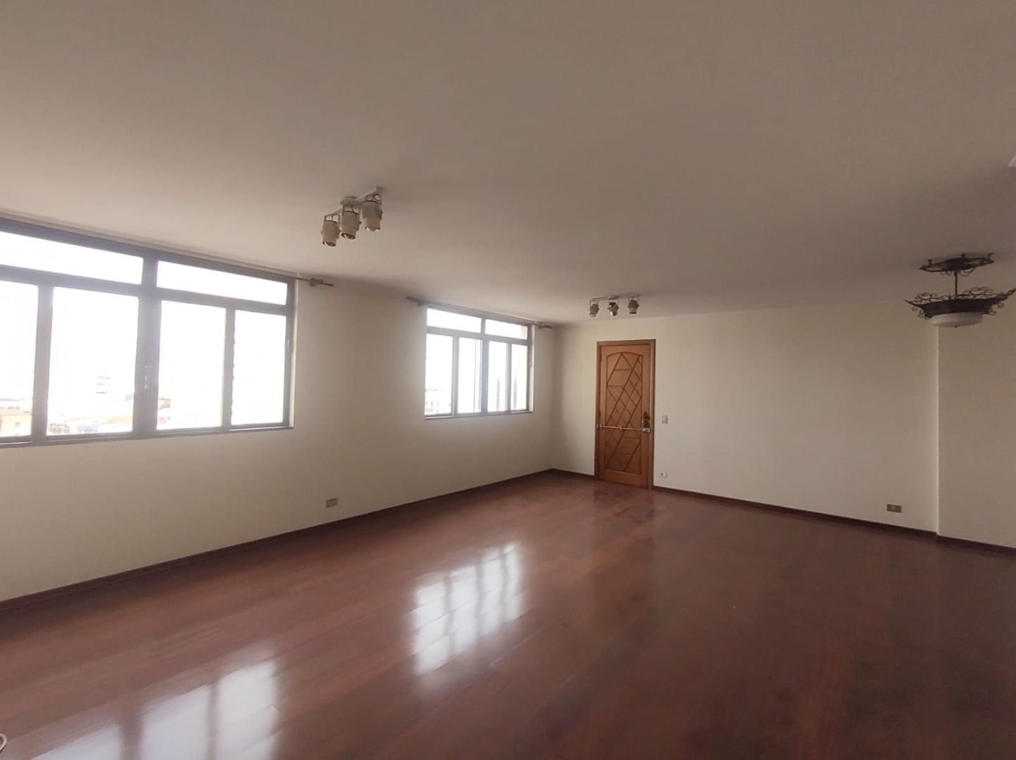 Apartamento para alugar com 3 quartos, 150m² - Foto 1