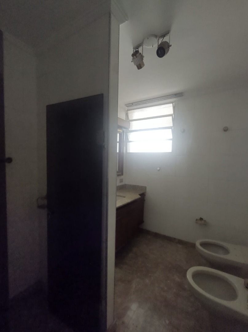 Apartamento para alugar com 3 quartos, 150m² - Foto 11