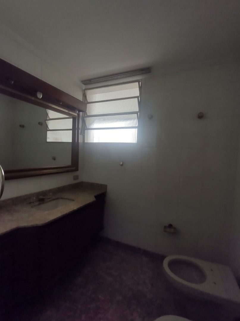 Apartamento para alugar com 3 quartos, 150m² - Foto 12