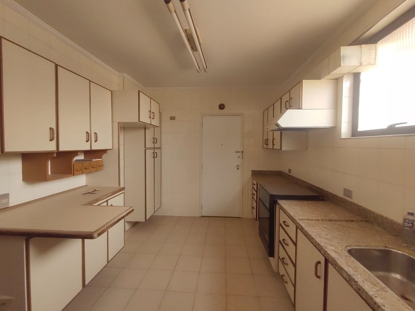 Apartamento para alugar com 3 quartos, 150m² - Foto 4