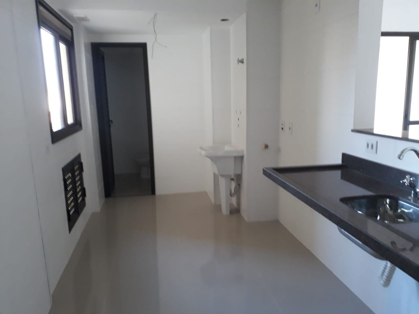 Apartamento à venda com 3 quartos, 99m² - Foto 1