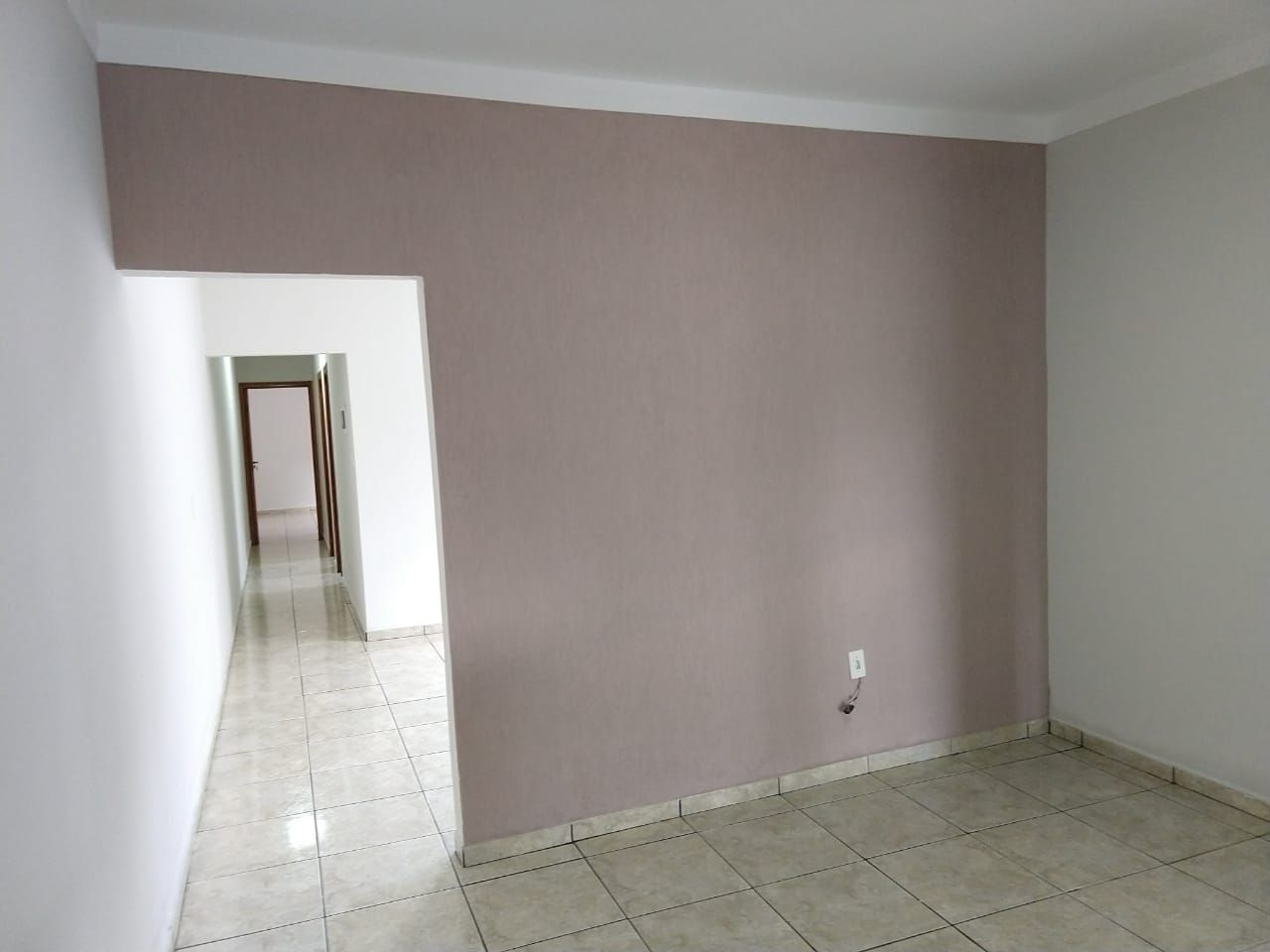 Casa à venda com 2 quartos, 100m² - Foto 1