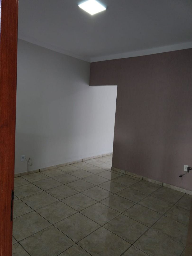 Casa à venda com 2 quartos, 100m² - Foto 2