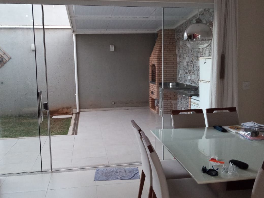 Casa de Condomínio à venda com 3 quartos, 189m² - Foto 1