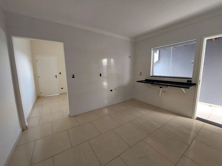 Casa à venda com 3 quartos, 85m² - Foto 1