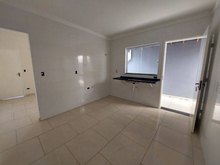 Casa à venda com 3 quartos, 85m² - Foto 2