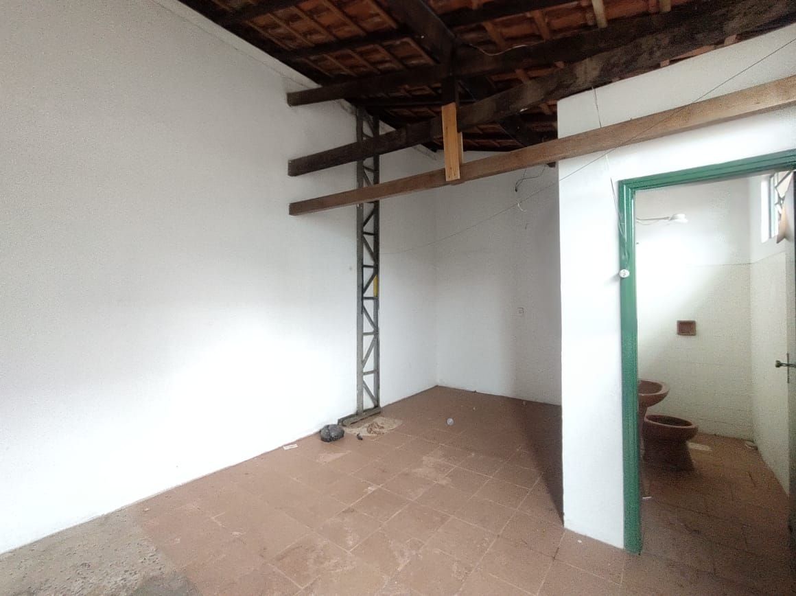 Depósito-Galpão-Armazém para alugar, 1000m² - Foto 5