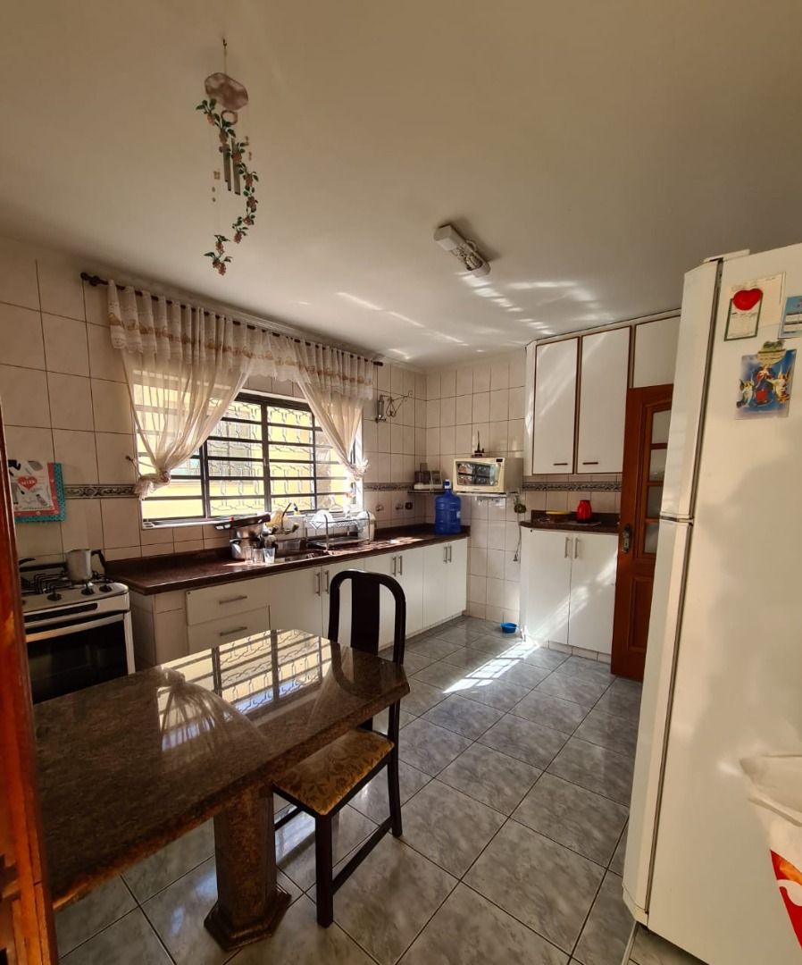 Casa à venda com 3 quartos, 220m² - Foto 3