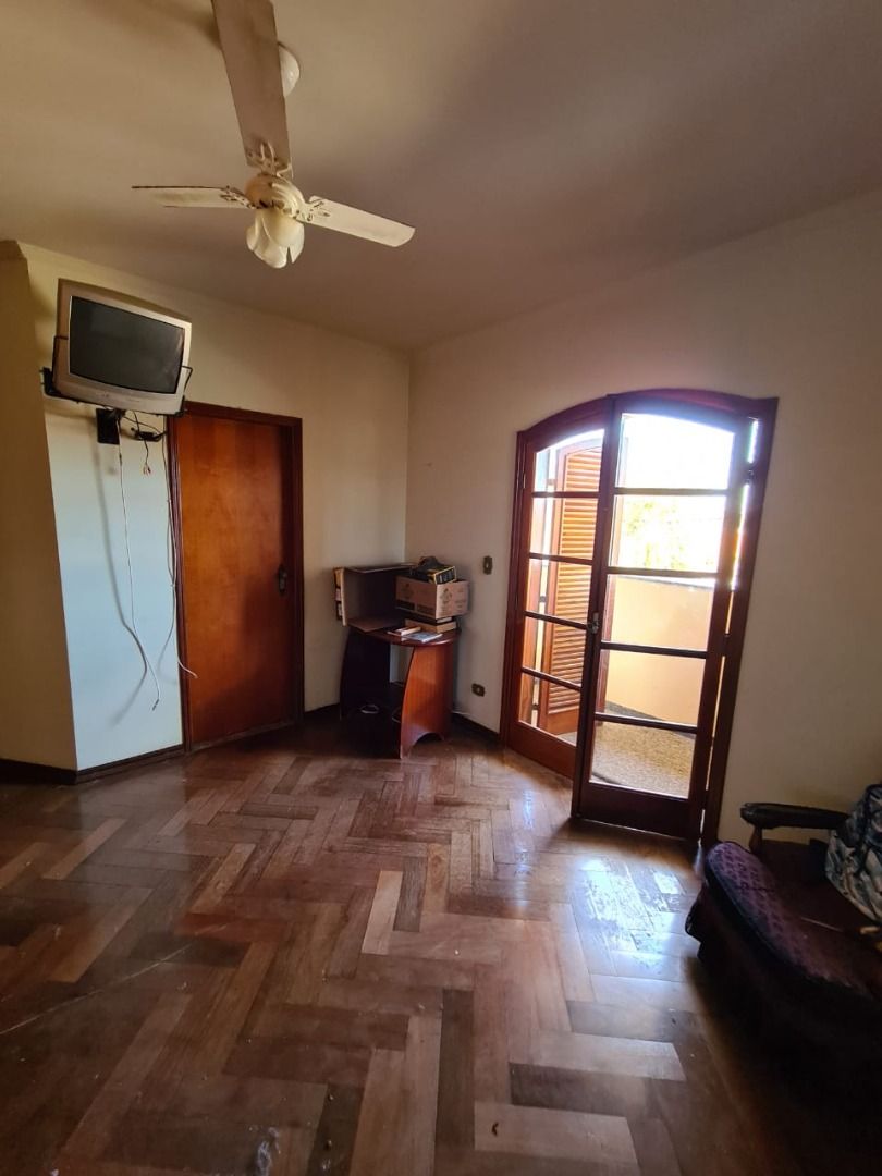 Casa à venda com 3 quartos, 220m² - Foto 5