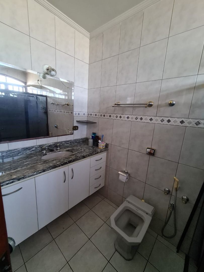 Casa à venda com 3 quartos, 220m² - Foto 8