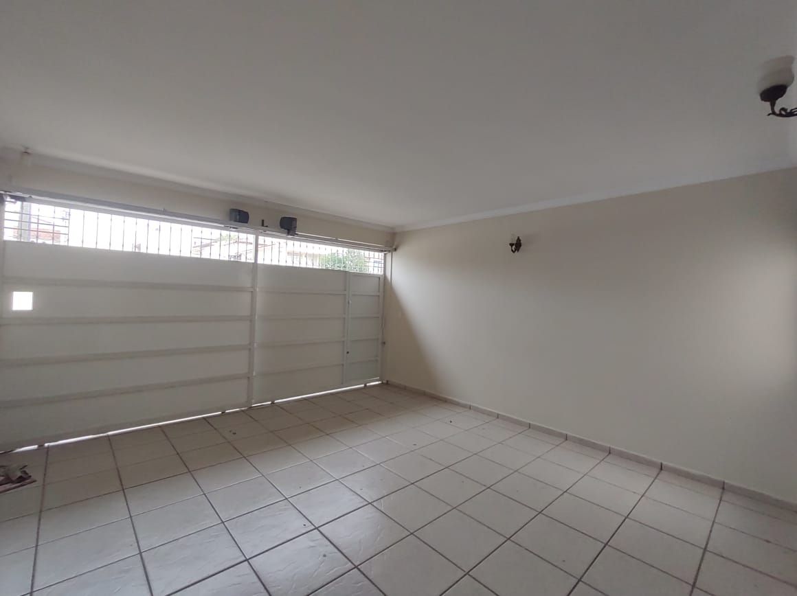 Casa para alugar com 3 quartos, 192m² - Foto 1