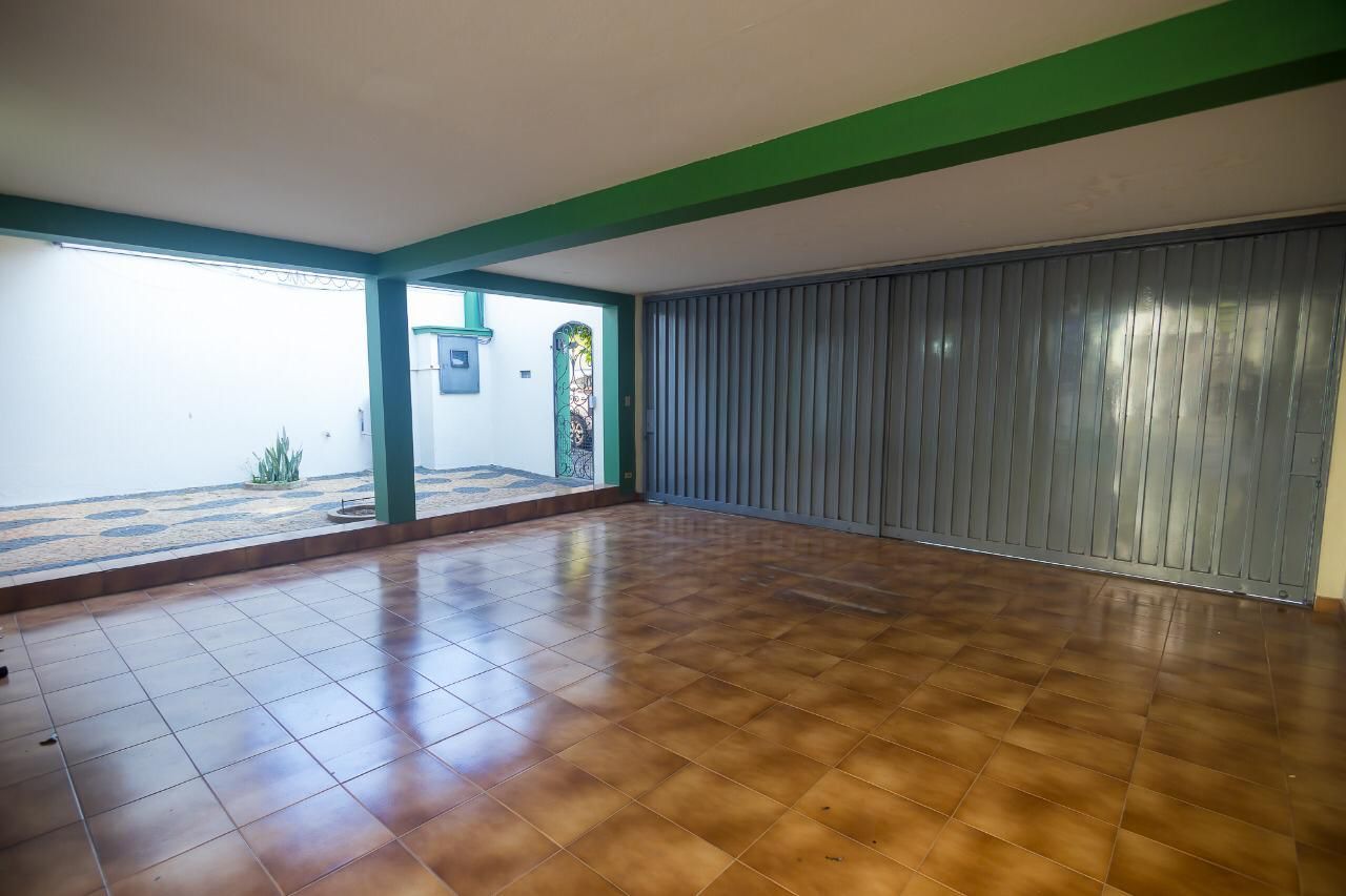 Casa à venda com 4 quartos, 430m² - Foto 2