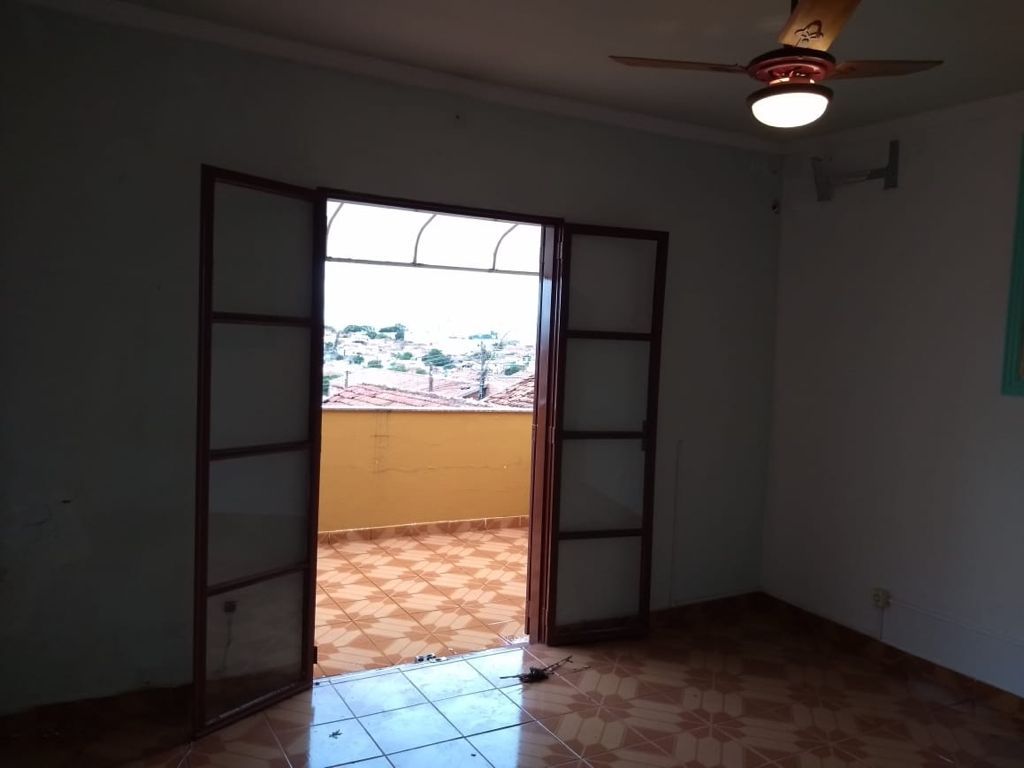 Casa à venda com 2 quartos, 86m² - Foto 4