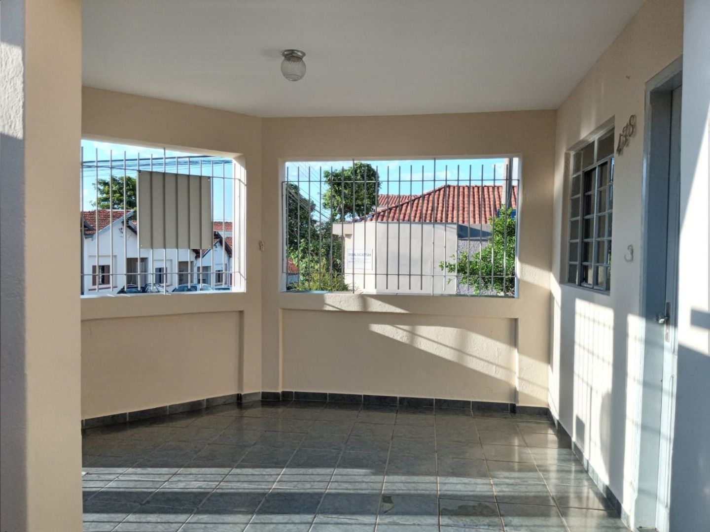 Casa à venda com 4 quartos, 160m² - Foto 1