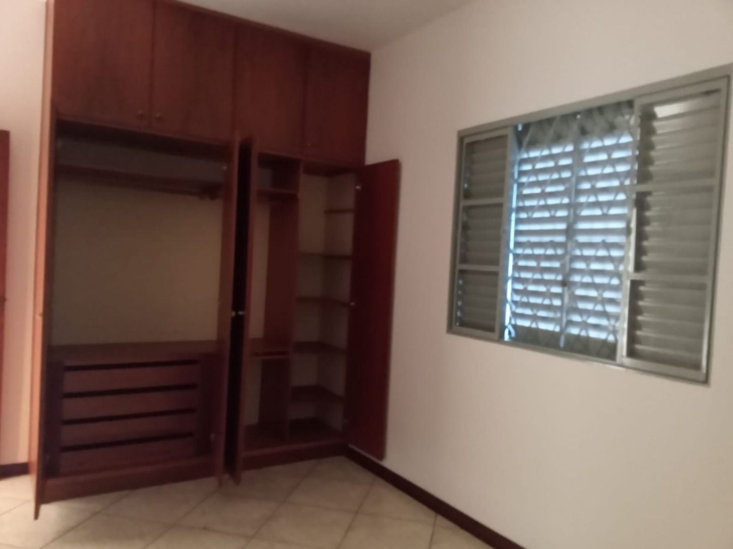 Casa à venda com 4 quartos, 160m² - Foto 3