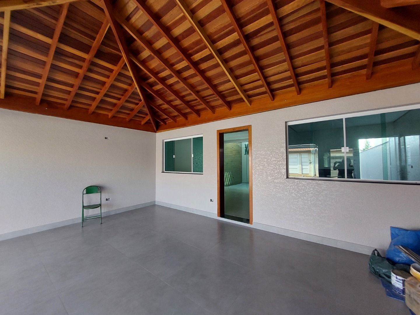 Casa à venda com 3 quartos, 157m² - Foto 1