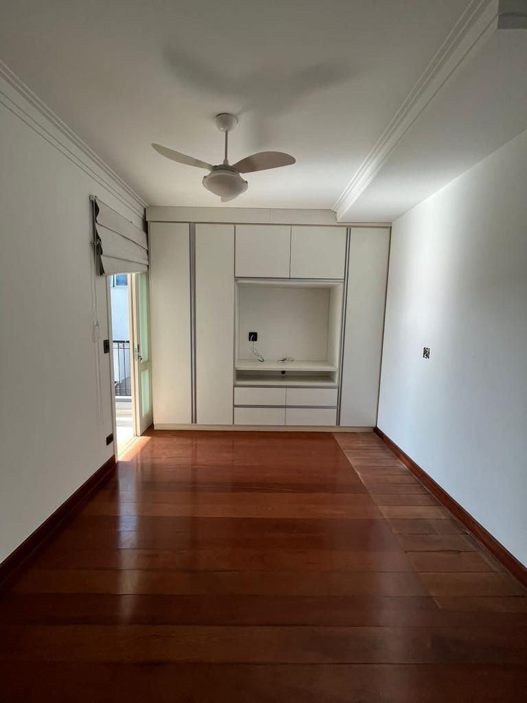 Casa de Condomínio para alugar com 3 quartos, 290m² - Foto 2