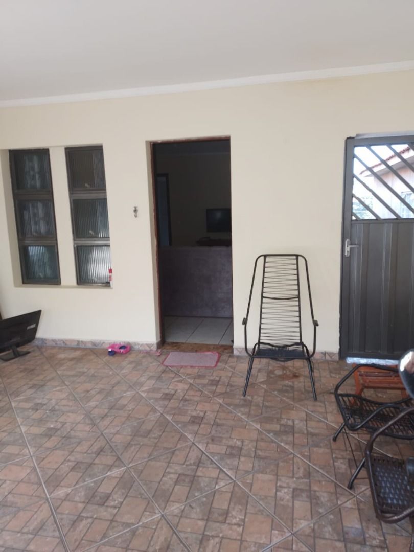 Casa à venda com 2 quartos, 175m² - Foto 1