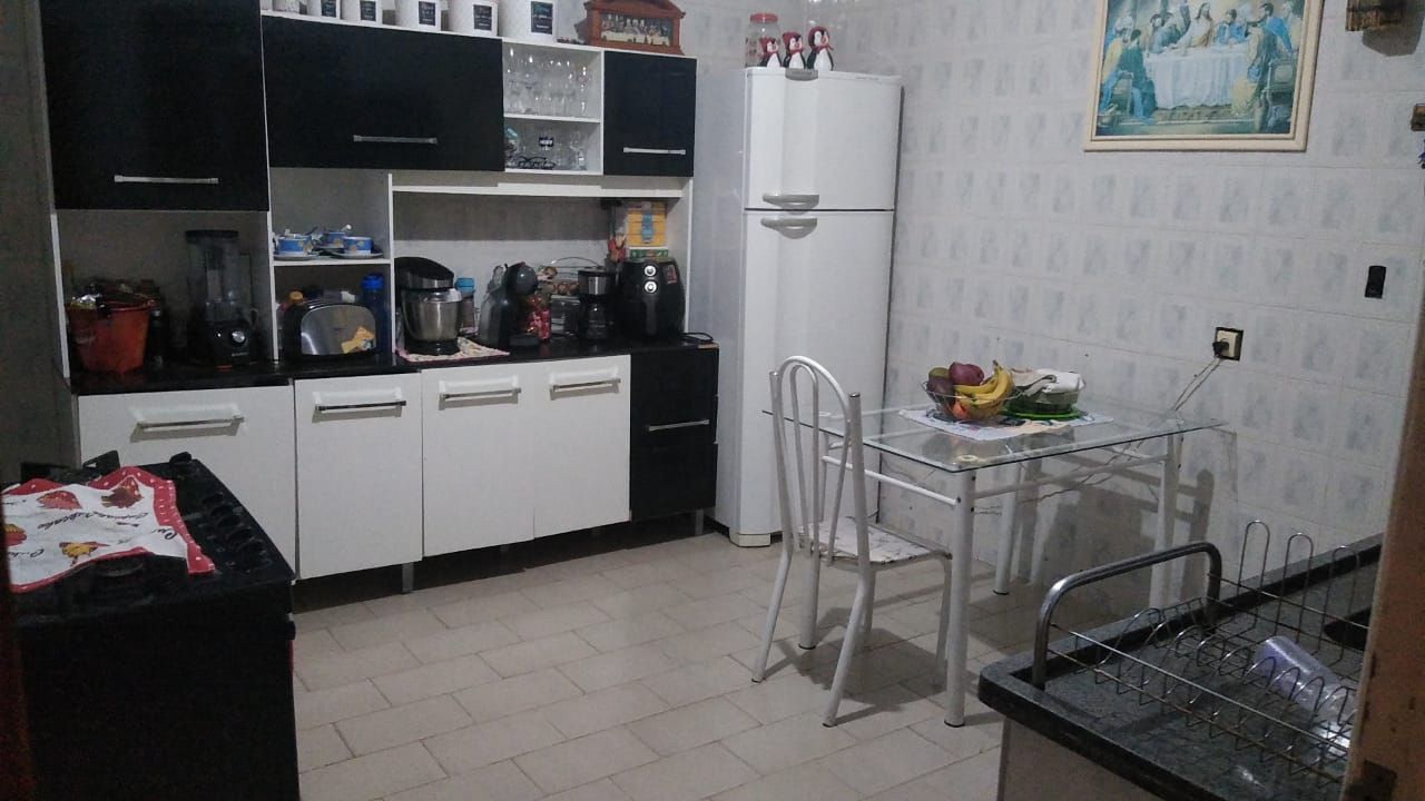 Casa à venda com 2 quartos, 80m² - Foto 3