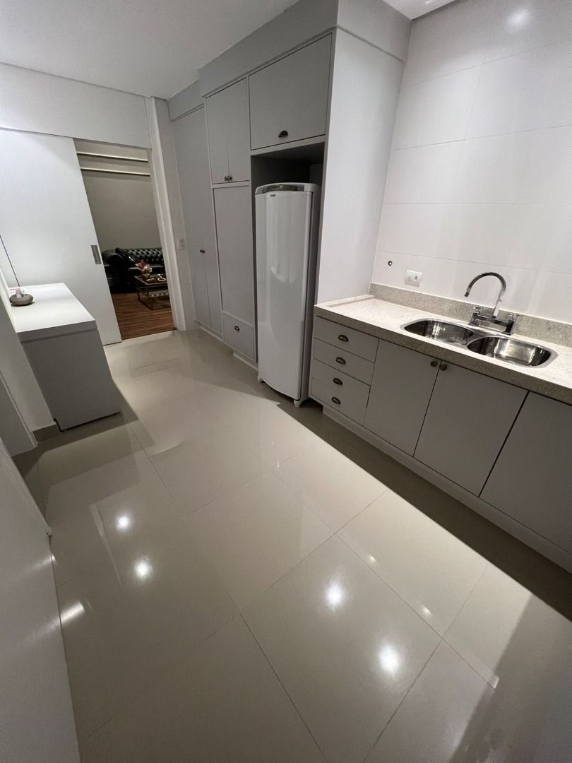 Apartamento à venda com 3 quartos, 240m² - Foto 17