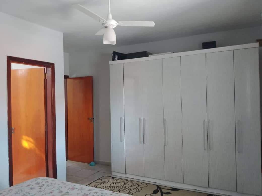 Casa à venda com 4 quartos, 230m² - Foto 14