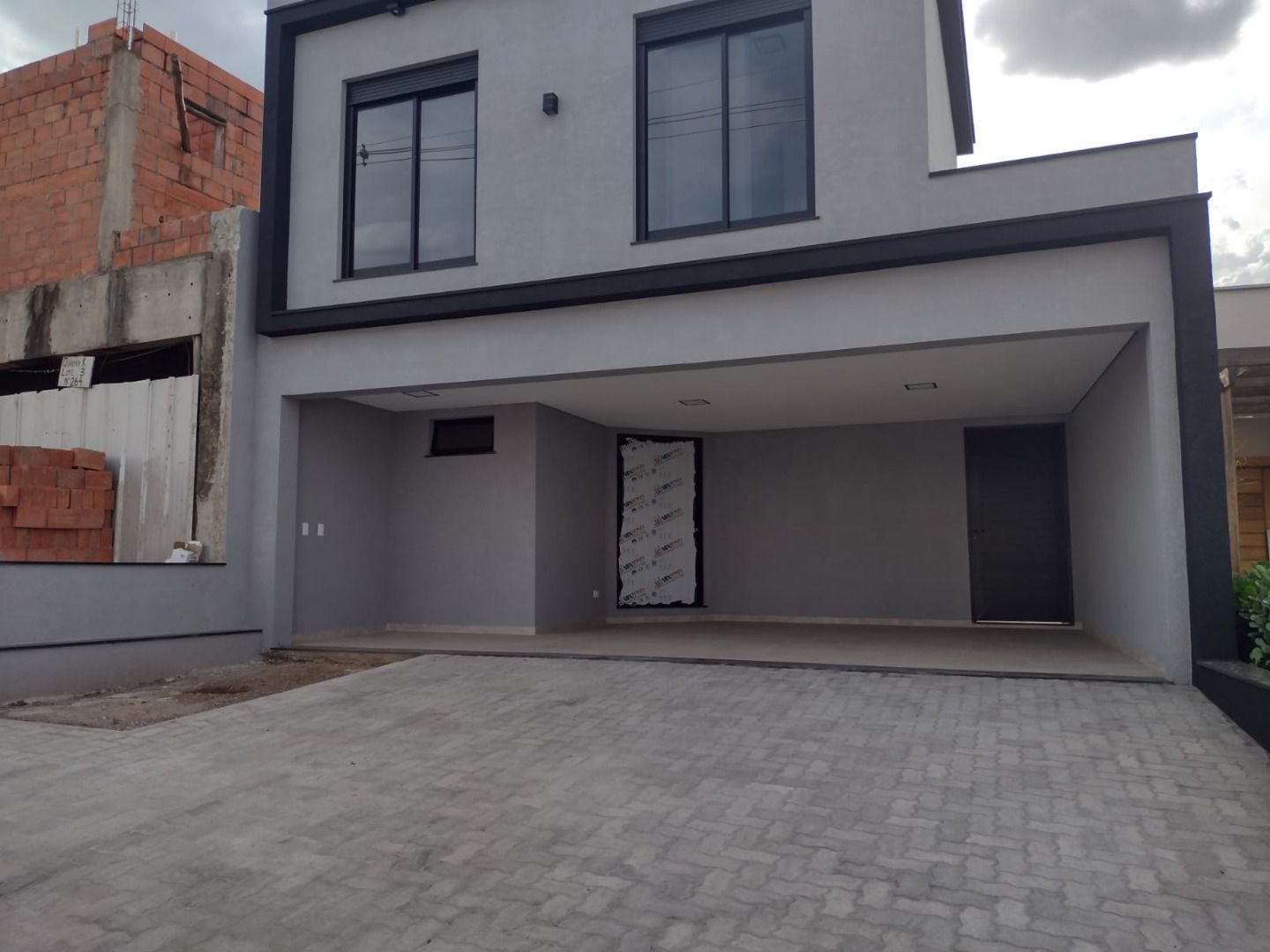 Casa de Condomínio à venda com 3 quartos, 225m² - Foto 2